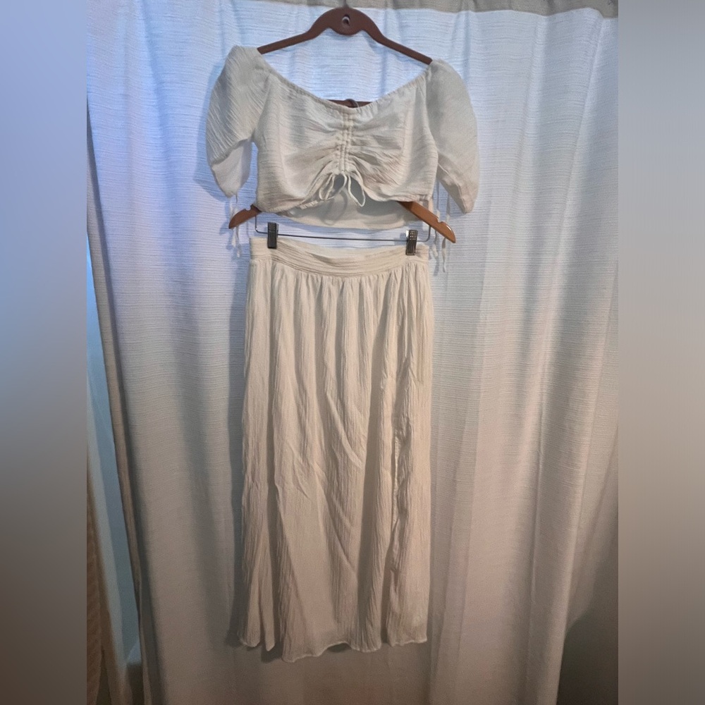 Lulu’s 2 piece white skirt set - Picture 3 of 3